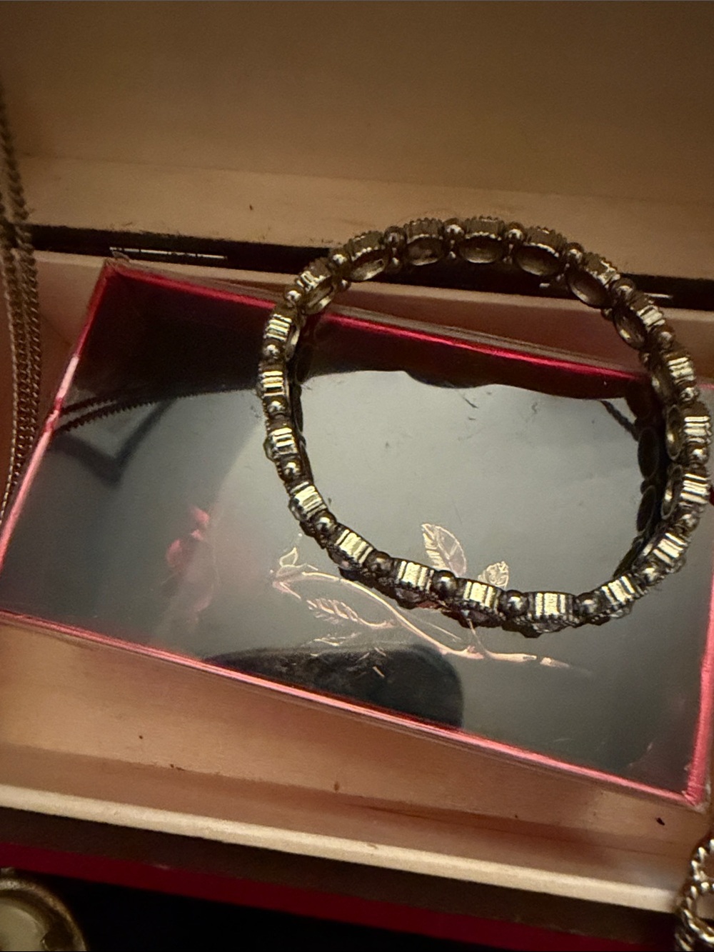 Lot of Gold Tone Jewelry - Picture 2 of 6